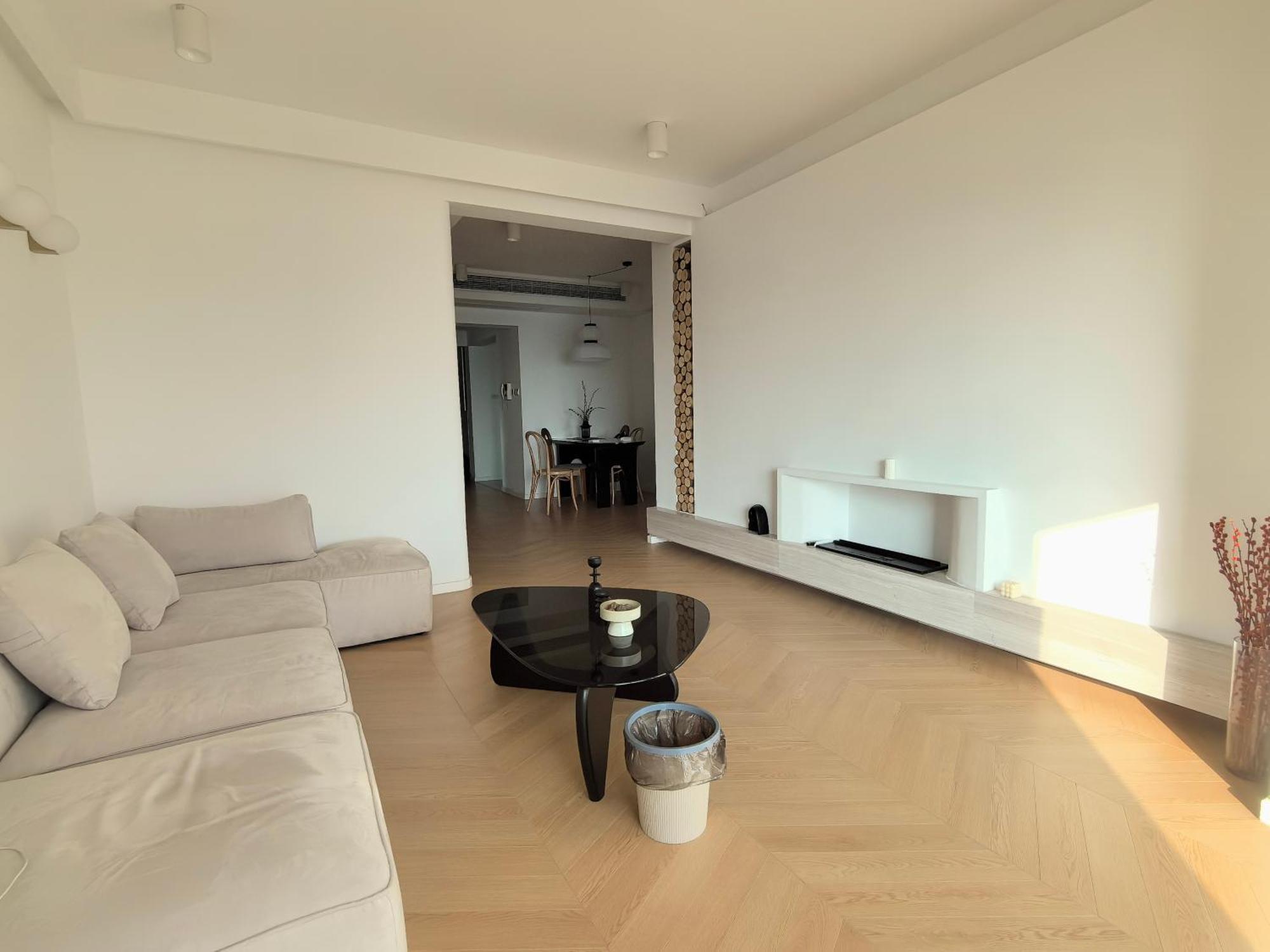 Downtown Yidu - Near Jing'an Temple Metro Station *