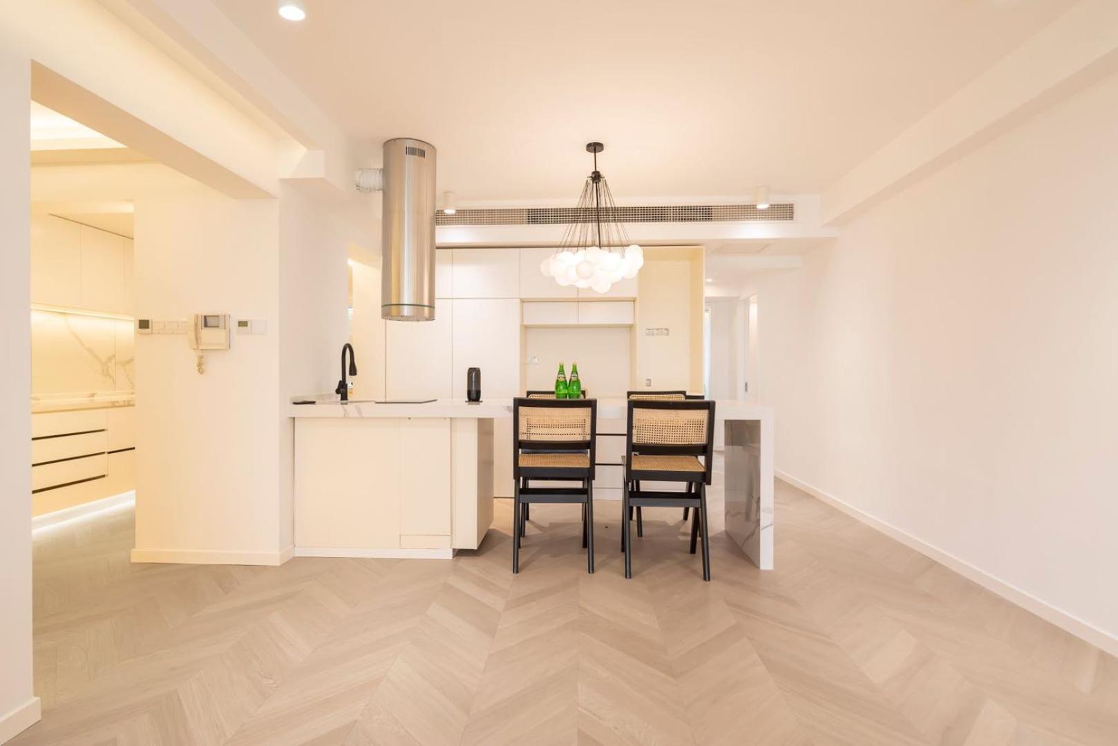 Apartment Downtown Yidu - Near Jing'an Temple Metro Station *